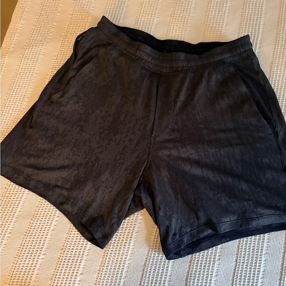 Men’s, Lululemon, 5inch, Medium, Liner, pacebreaker Black patterned shorts